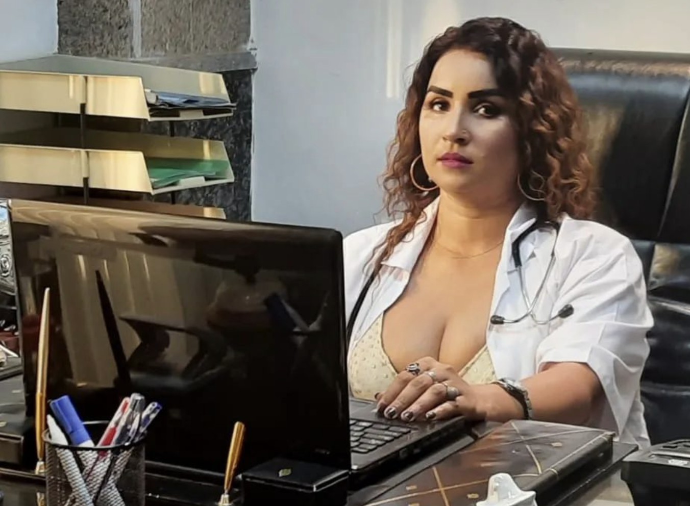 Andar Bahar (Dr Lilly) Web Series Episodes Online Know Cast Actress & More